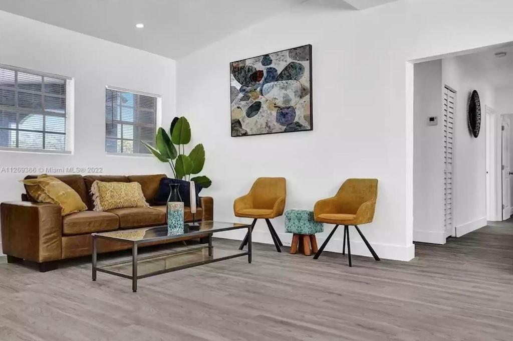 | Luxury Pool Villa // 5BD 4BA