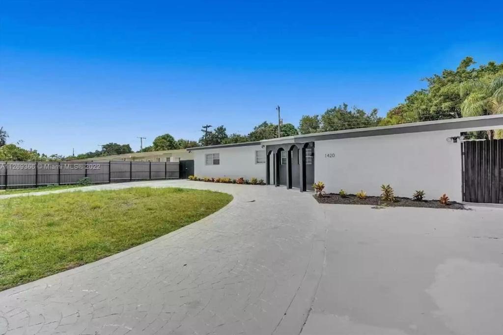 | Luxury Pool Villa // 5BD 4BA