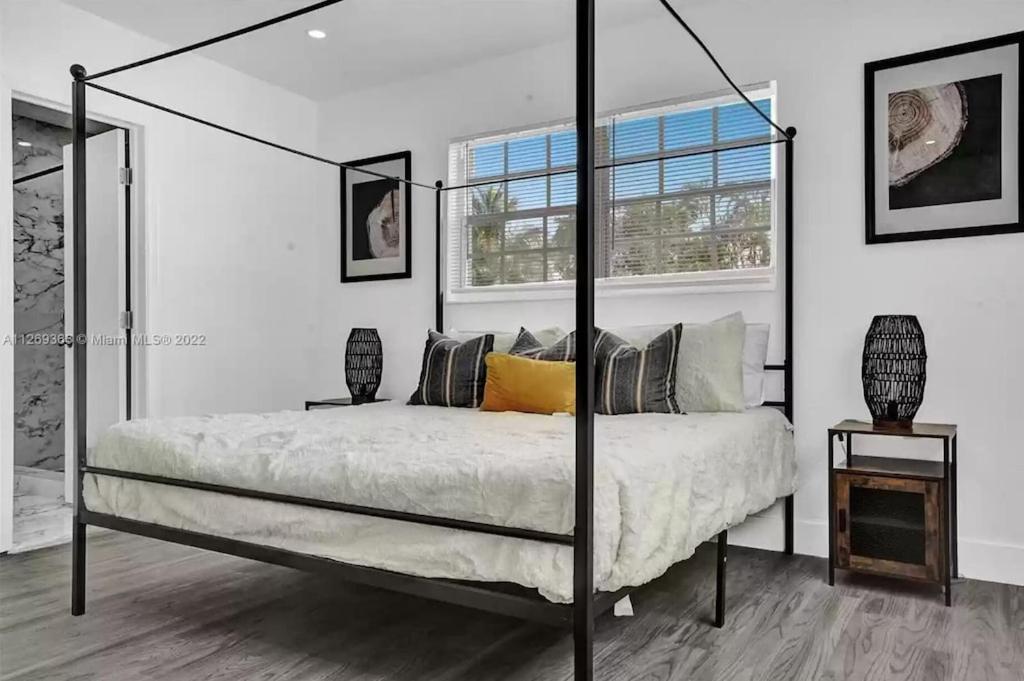| Luxury Pool Villa // 5BD 4BA