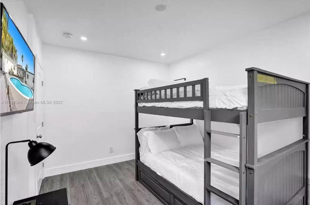 | Luxury Pool Villa // 5BD 4BA