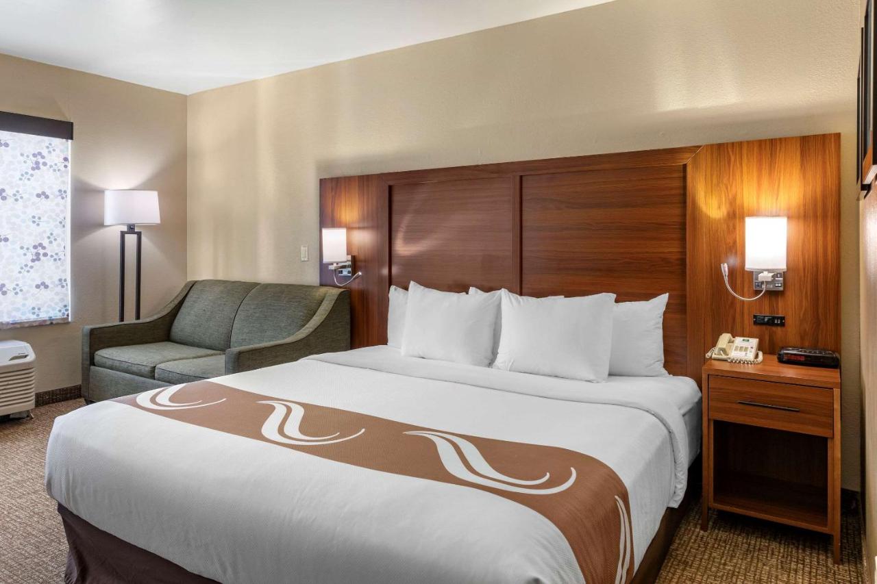 Deluxe Room, 1 King Bed, Accessible Tub, Non Smoking at Quality Inn Placentia Anaheim Fullerton