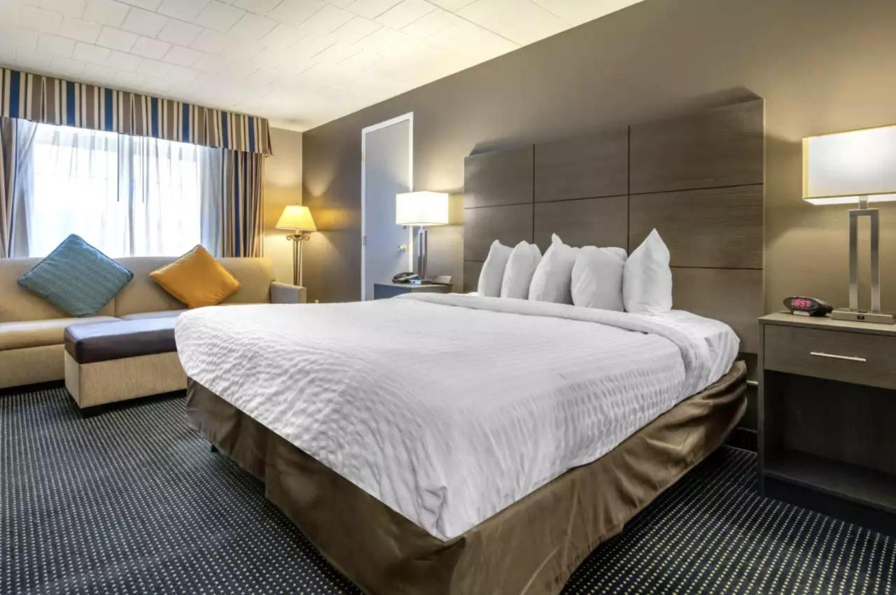 | Charming Rooms with Bath, NEW CUMBERLAND - SK
