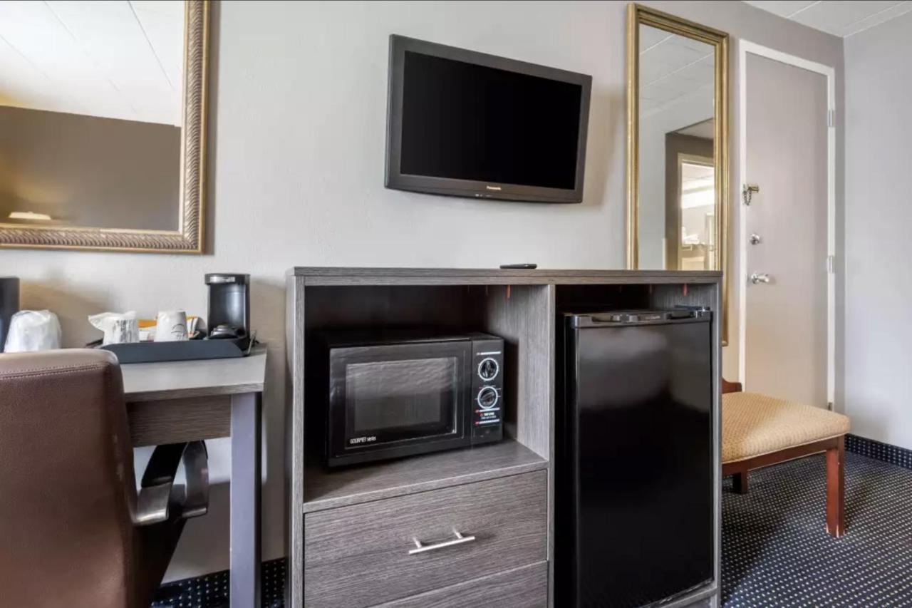 | Charming Rooms with Bath, NEW CUMBERLAND - SK