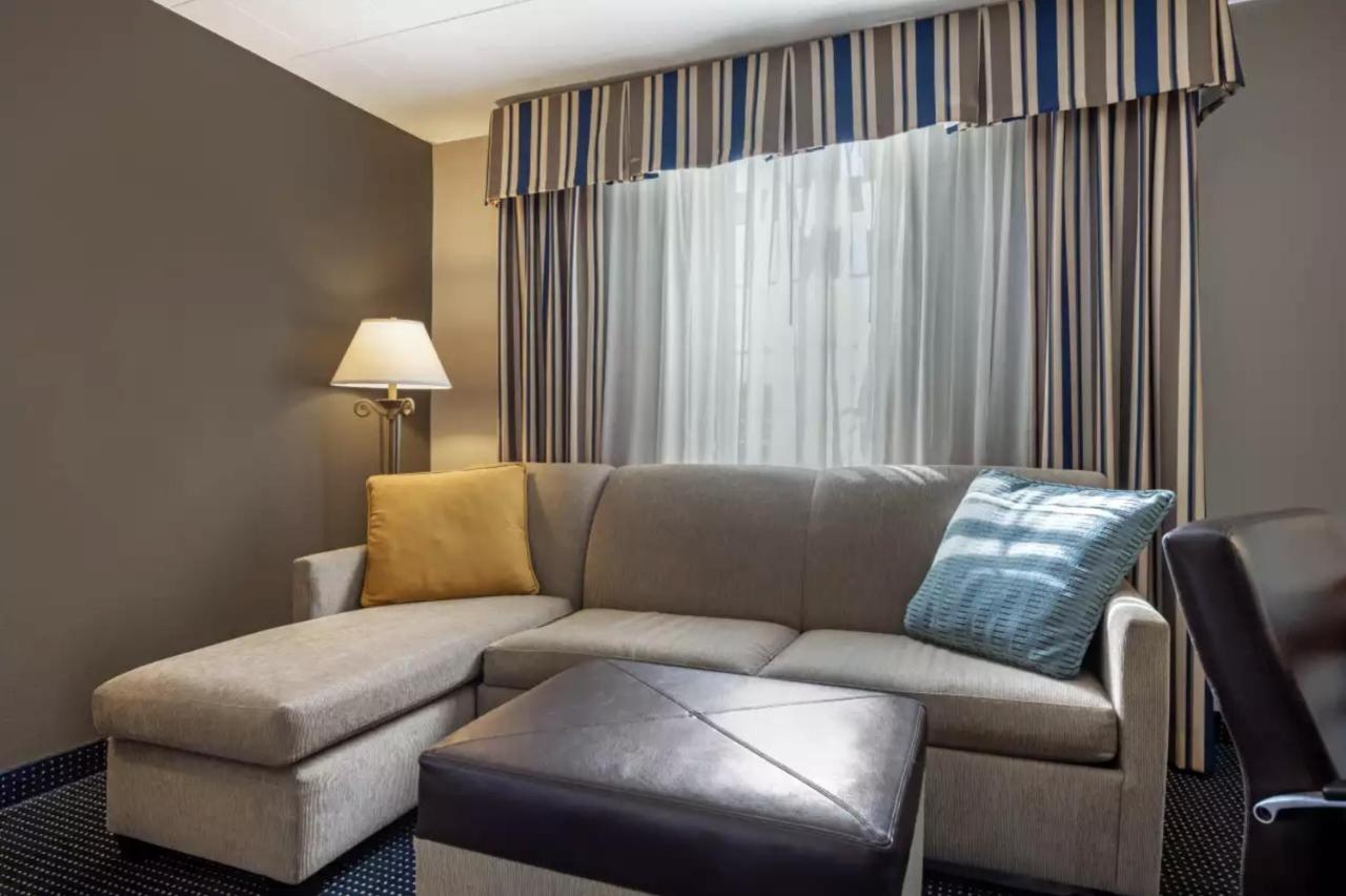 | Charming Rooms with Bath, NEW CUMBERLAND - SK