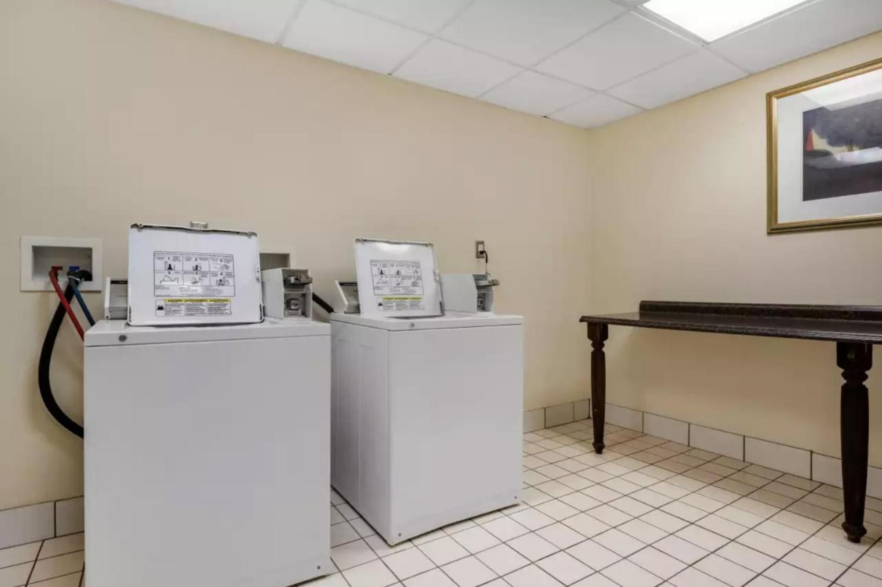 | Charming Rooms with Bath, NEW CUMBERLAND - SK