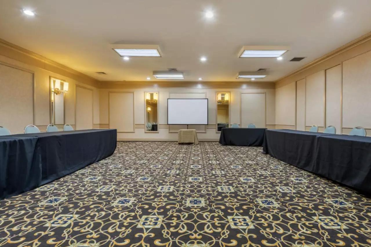 | Charming Rooms with Bath, NEW CUMBERLAND - SK