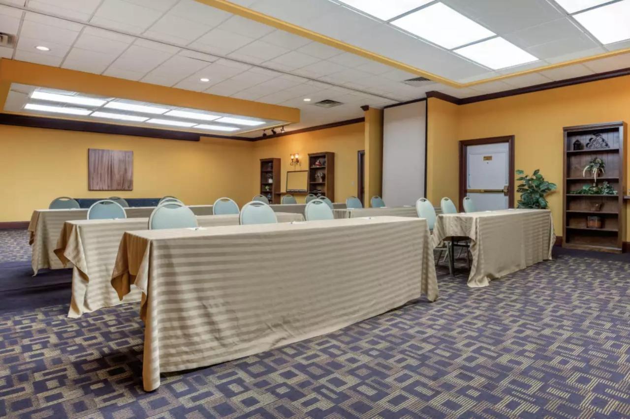 | Charming Rooms with Bath, NEW CUMBERLAND - SK