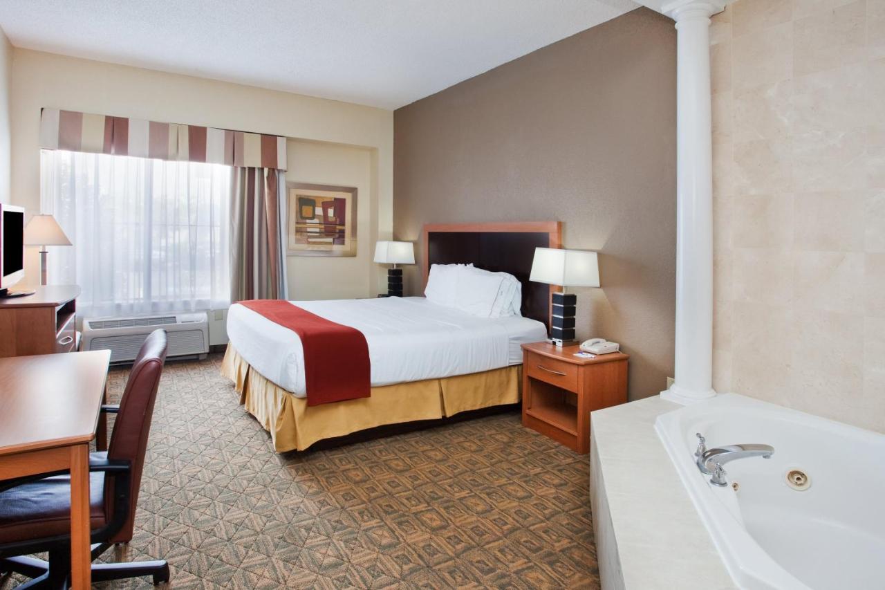 | Holiday Inn Express Hotel & Suites Charlotte-Concord I-85, an IHG Hotel