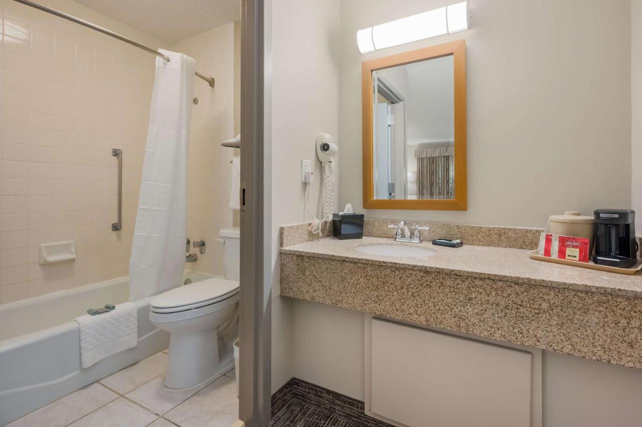 King Room - Mobility Accessible at Best Western University Inn