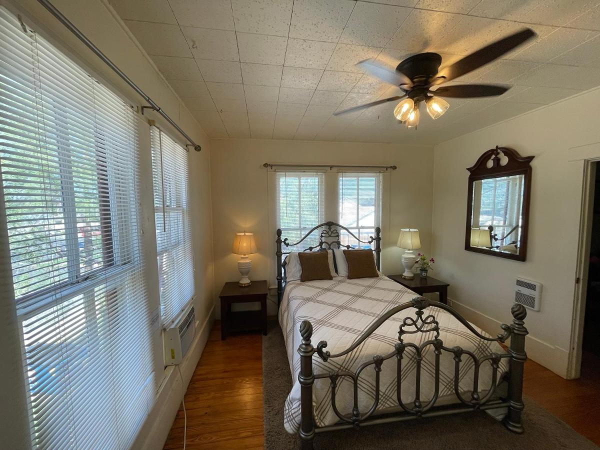 | Carriage Inn - Hondo Suite 3