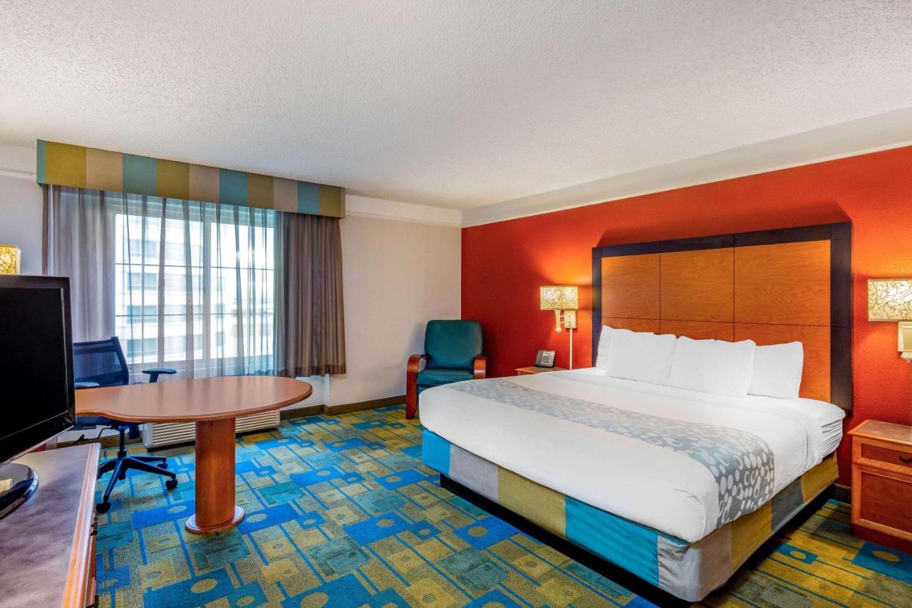 Deluxe King Room at La Quinta Inn & Suites by Wyndham Fremont / Silicon Valley