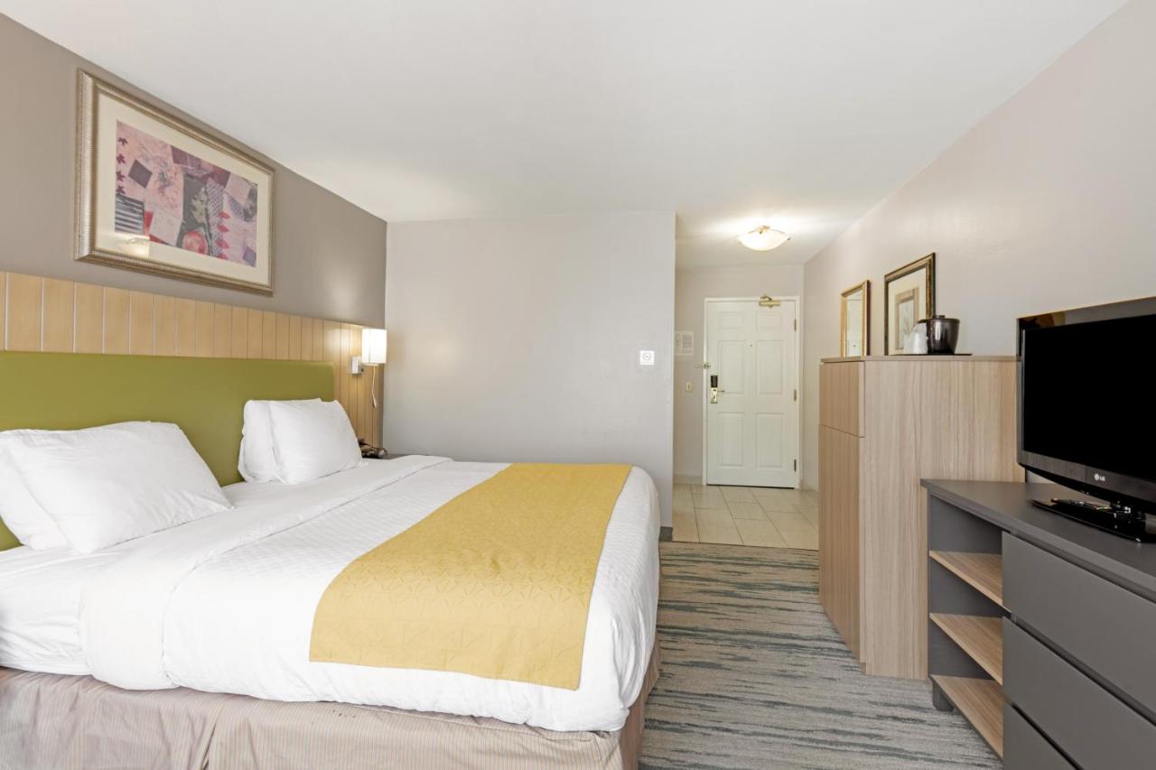 King Room - Disability Access/Non-Smoking at SureStay by Best Western Lewisville Dallas