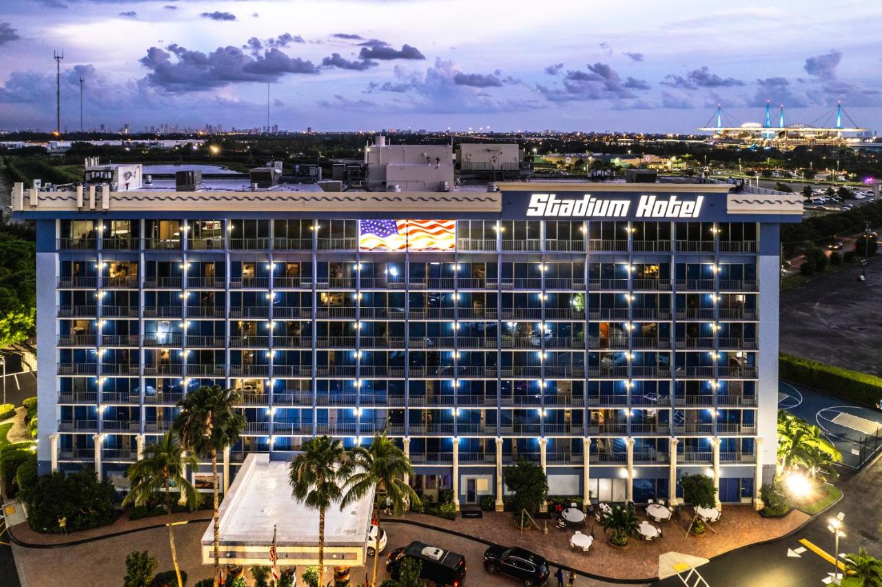 | Stadium Hotel