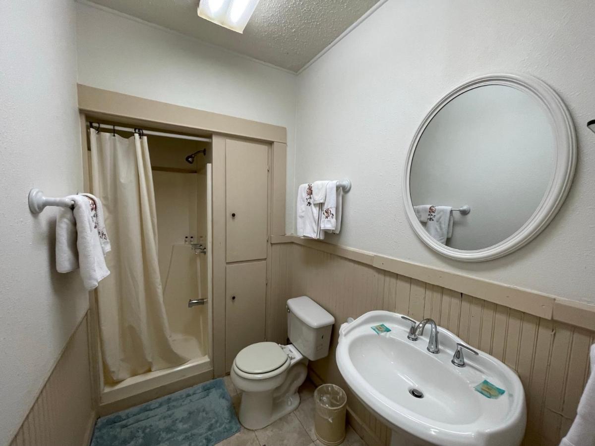 | Carriage Inn - Utopia Suite 4