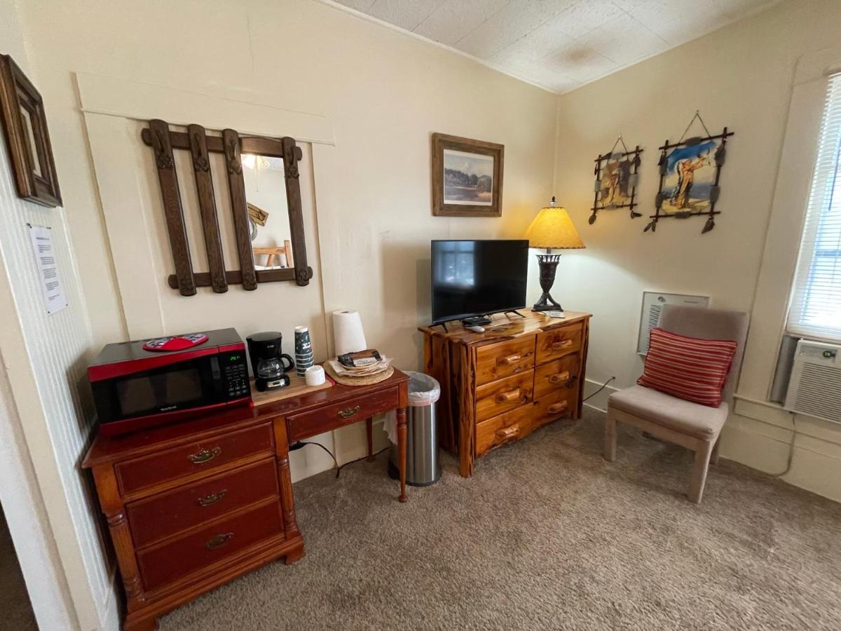 | Carriage Inn - Utopia Suite 4