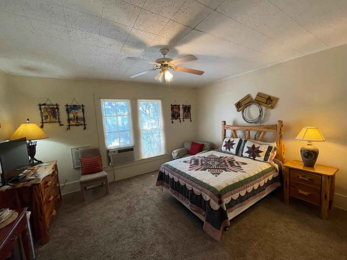 | Carriage Inn - Utopia Suite 4