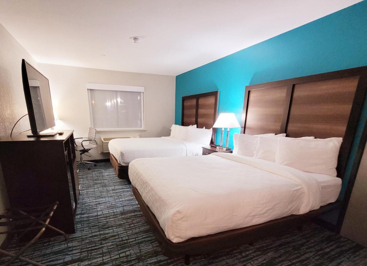 Standard Queen Room with Two Queen Beds - Non Smoking at Clarion Pointe Harrodsburg-Danville