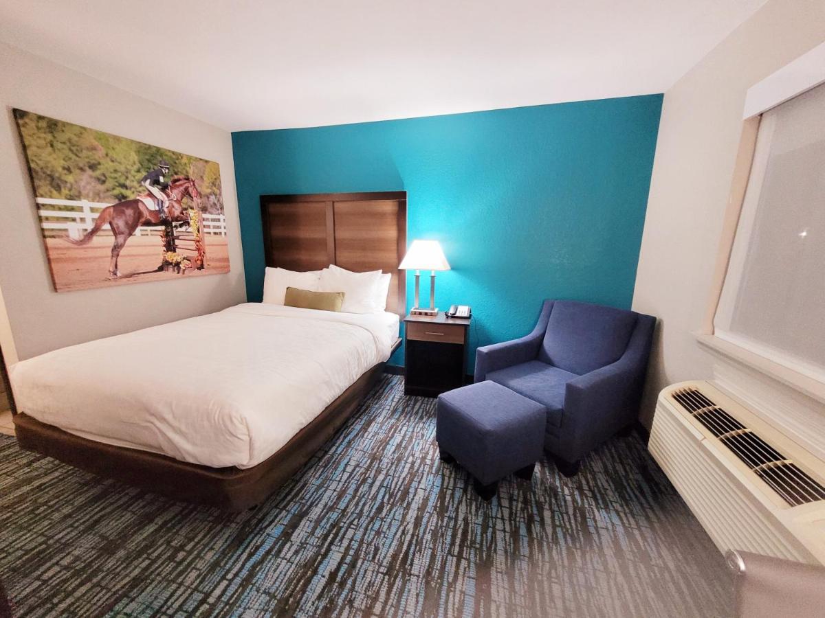 Standard Queen Room - Non Smoking at Clarion Pointe Harrodsburg-Danville
