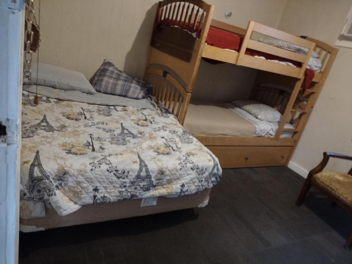 | Room in Lodge - Shasta Motel in Turlock, Ca