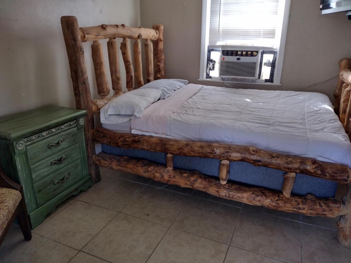 | Room in Lodge - Shasta Motel in Turlock, Ca