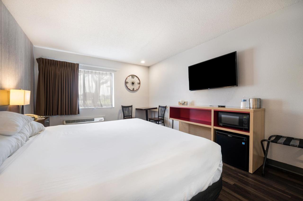 King Room at Red Lion Inn & Suites Ontario