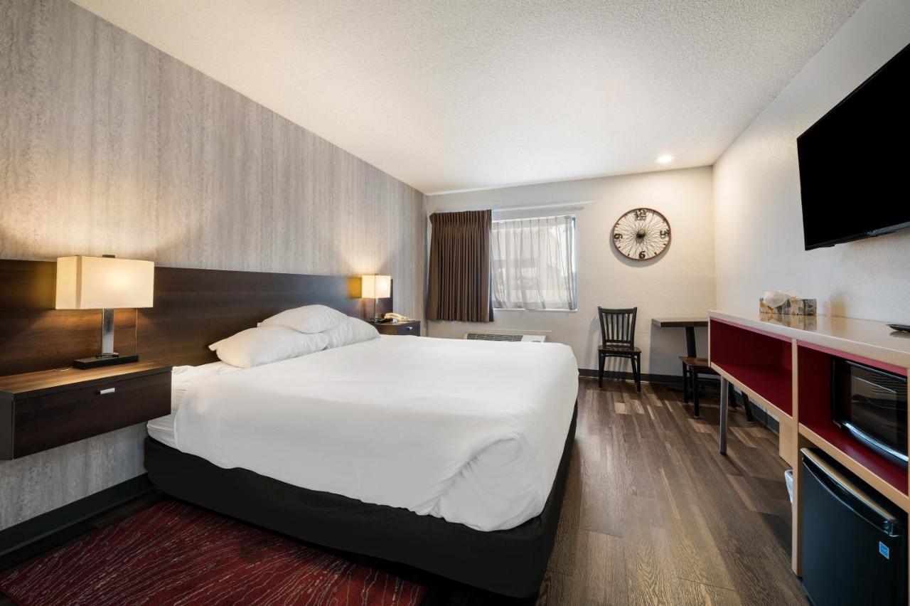 King Room at Red Lion Inn & Suites Ontario