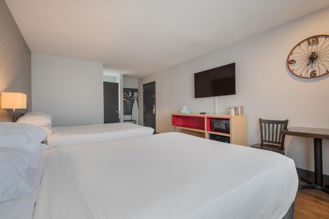 Queen Room with Two Queen Beds at Red Lion Inn & Suites Ontario