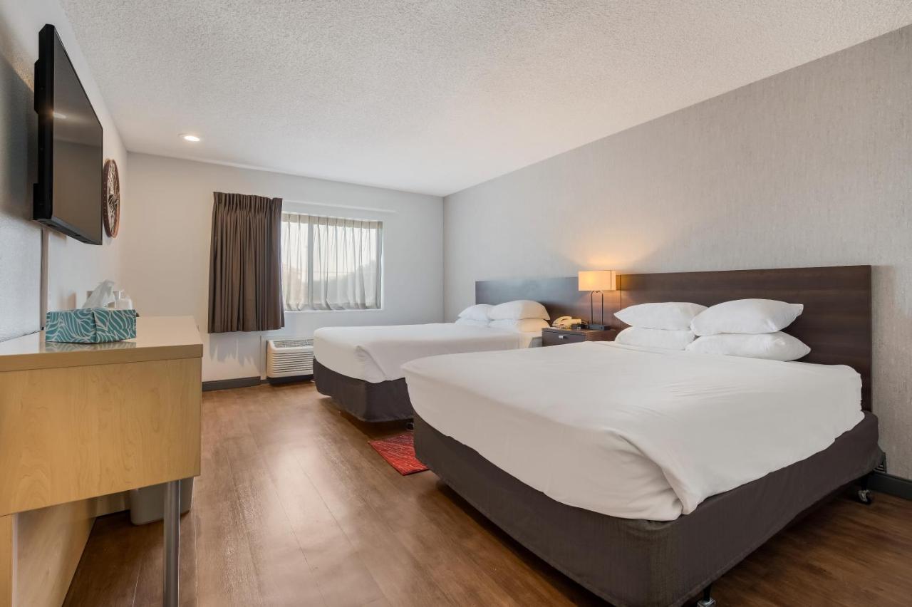 Queen Room with Two Queen Beds at Red Lion Inn & Suites Ontario