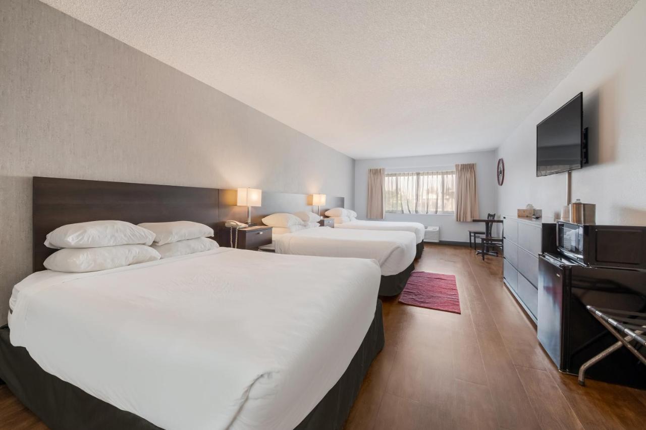 Standard Triple Room at Red Lion Inn & Suites Ontario