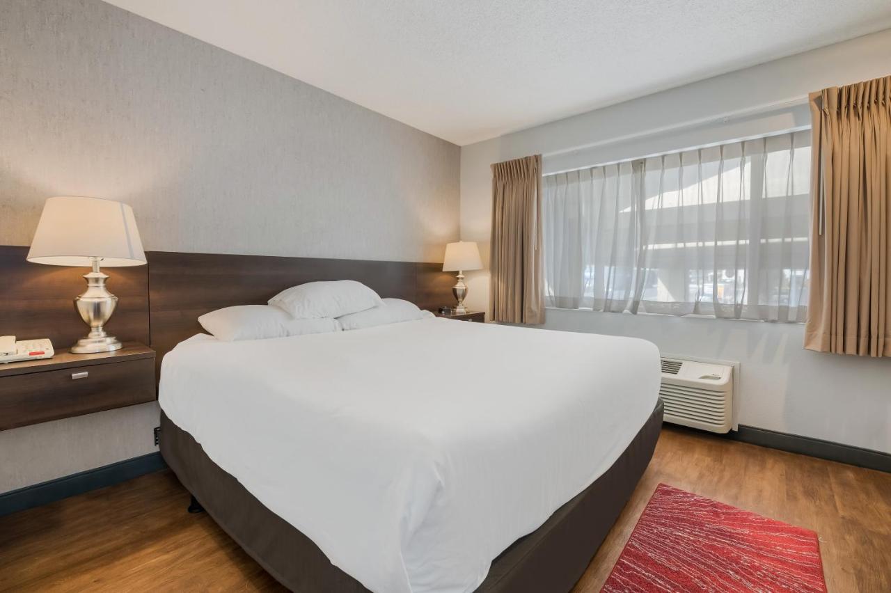 King Suite at Red Lion Inn & Suites Ontario