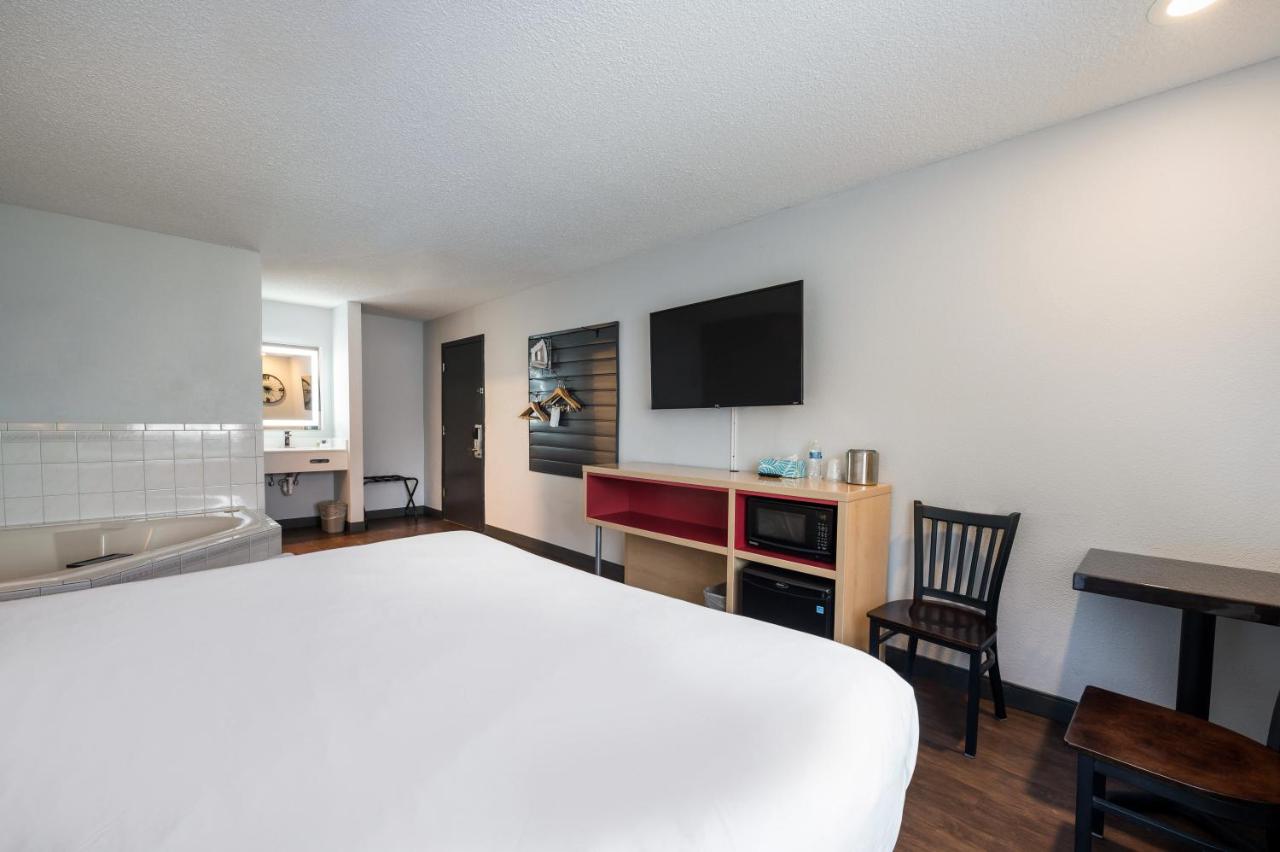 King Suite with Spa Bath at Red Lion Inn & Suites Ontario