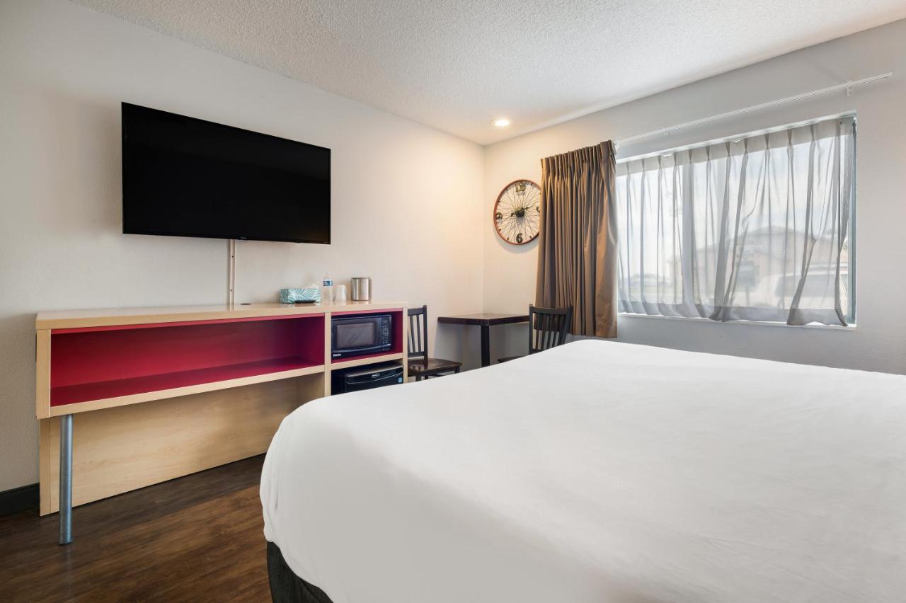 King Suite with Spa Bath at Red Lion Inn & Suites Ontario