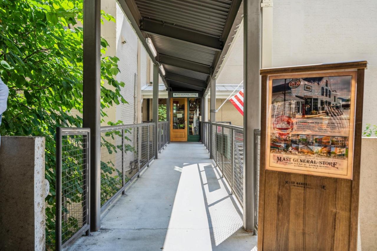 Studio (Self Check-in with Virtual Front Desk) at Kasa Arts District Winston-Salem