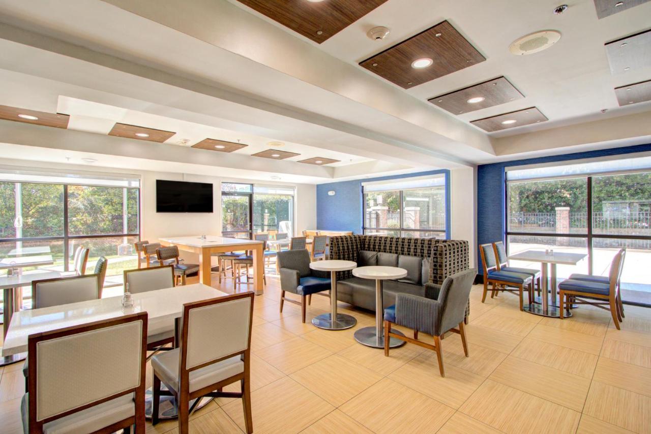 | Holiday Inn Express Hotel & Suites Charlotte-Concord I-85, an IHG Hotel