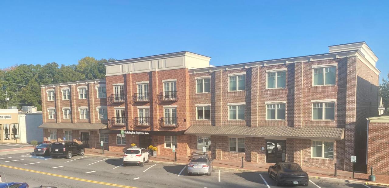 | Holiday Inn Express & Suites - Dahlonega - University Area, an IHG Hotel