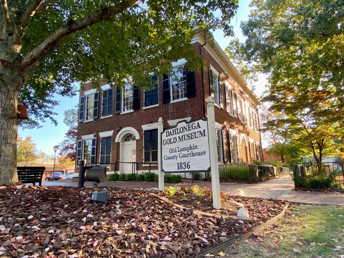 | Holiday Inn Express & Suites - Dahlonega - University Area, an IHG Hotel