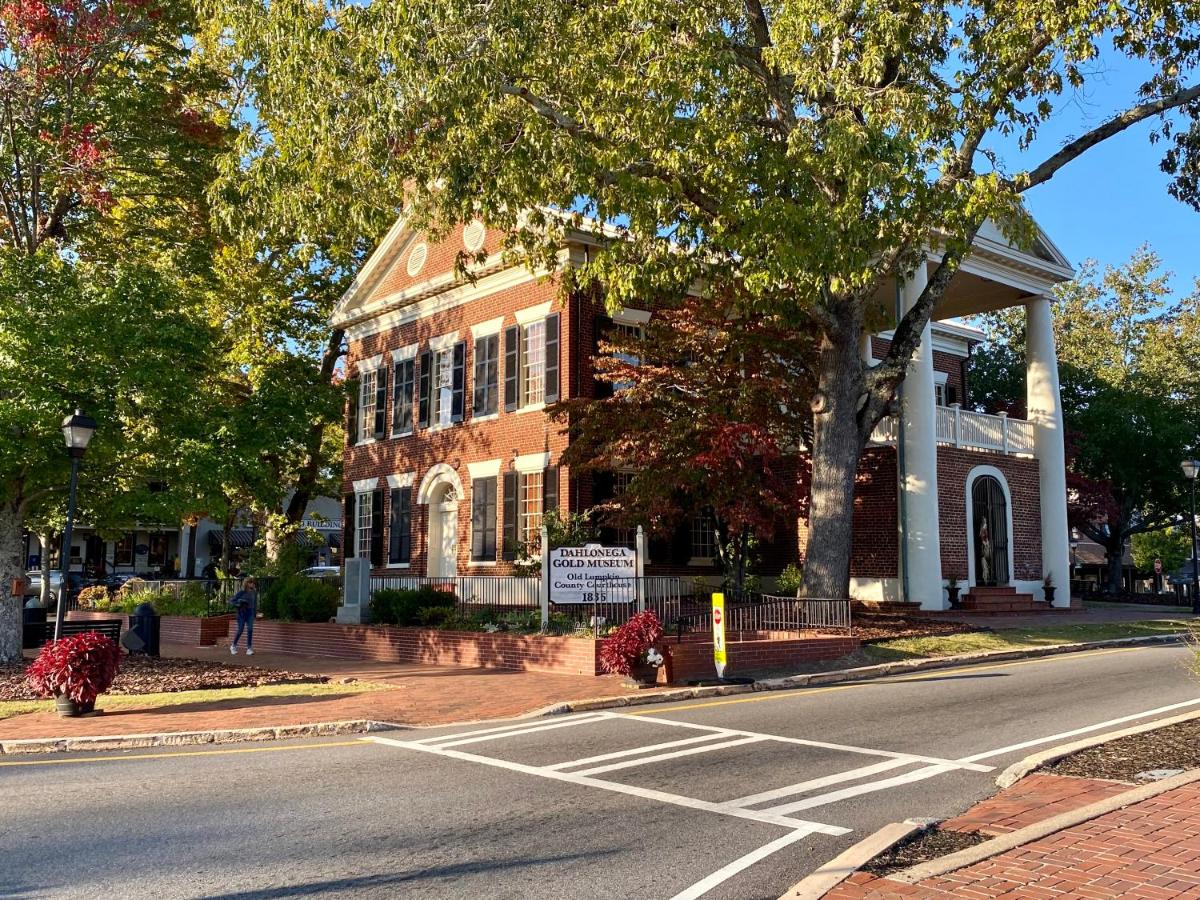 | Holiday Inn Express & Suites - Dahlonega - University Area, an IHG Hotel