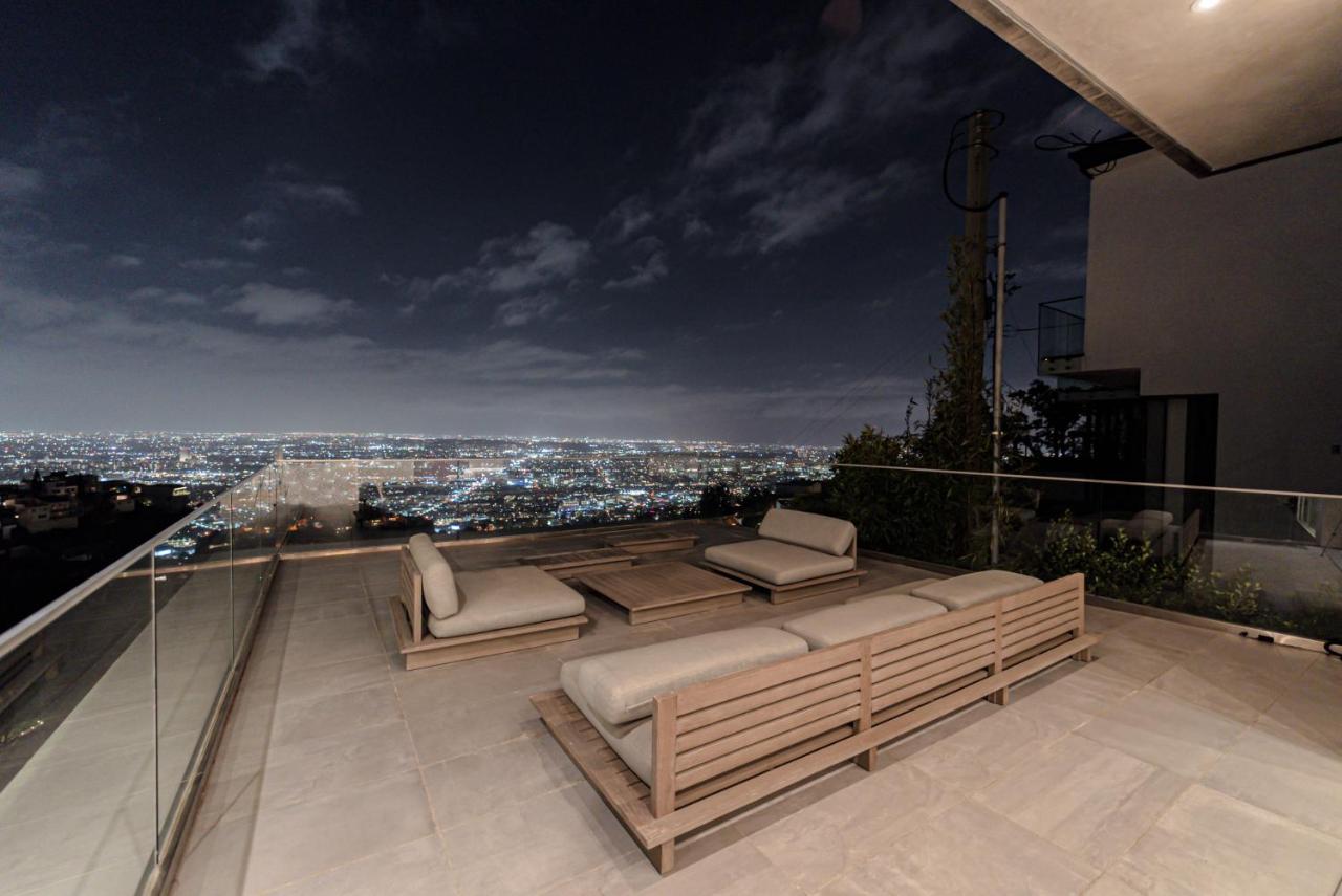 | Hollywood Hills Modern Villa With Explosive Views