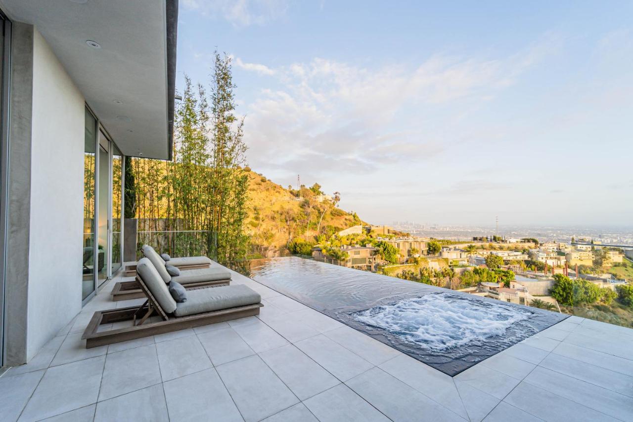 | Hollywood Hills Modern Villa With Explosive Views