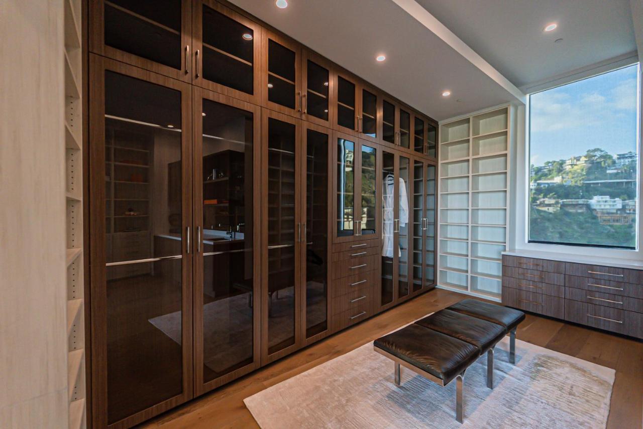 | Hollywood Hills Modern Villa With Explosive Views