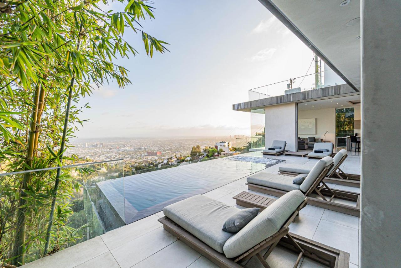 | Hollywood Hills Modern Villa With Explosive Views