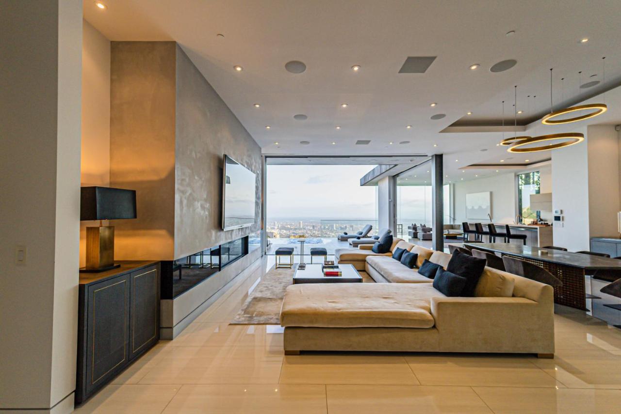 | Hollywood Hills Modern Villa With Explosive Views