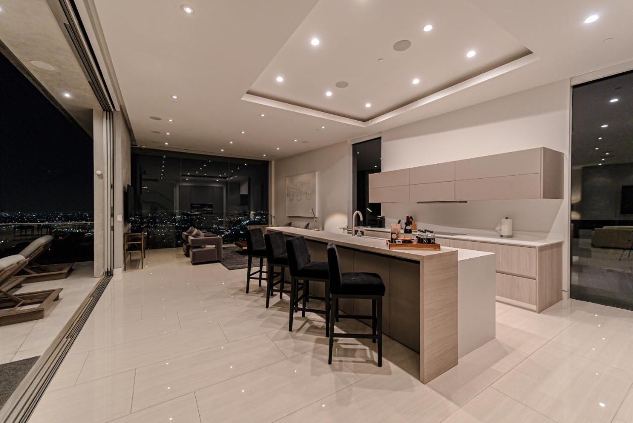 | Hollywood Hills Modern Villa With Explosive Views