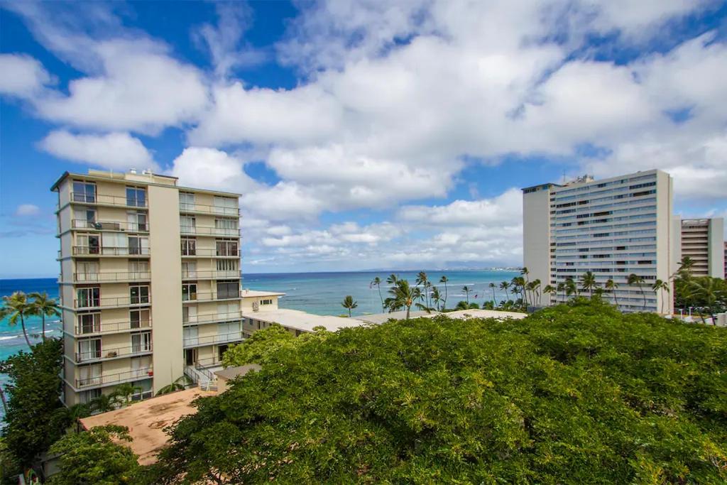 | Diamond Head Beach Hotel