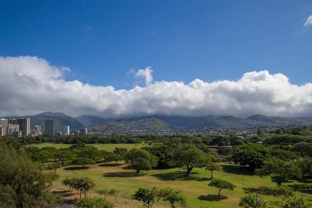 | Diamond Head Beach Hotel