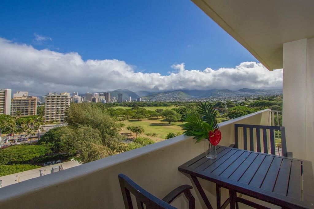 | Diamond Head Beach Hotel