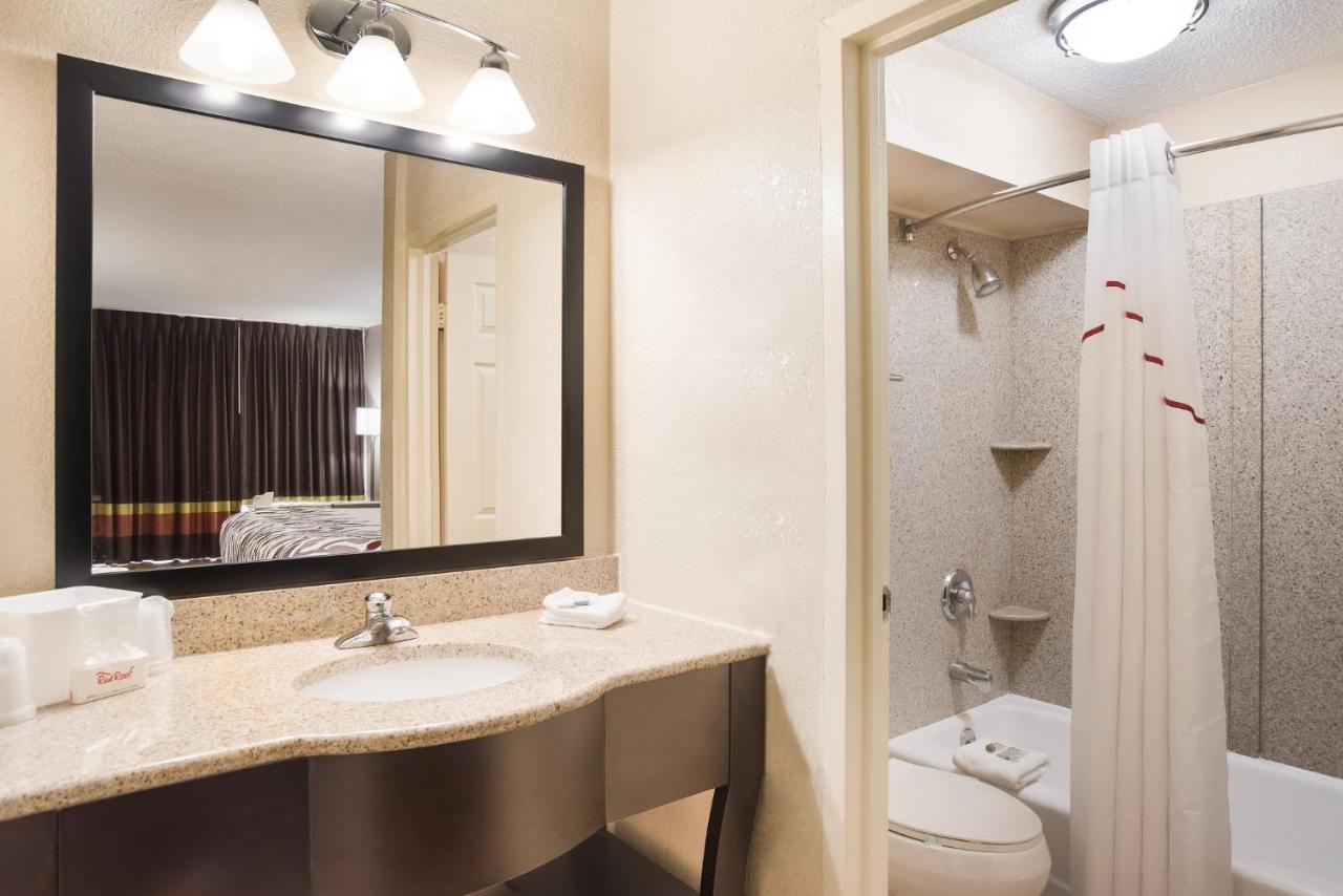 Deluxe Room with Two Queen Beds Non-Smoking at Red Roof Inn Baltimore South - Glen Burnie