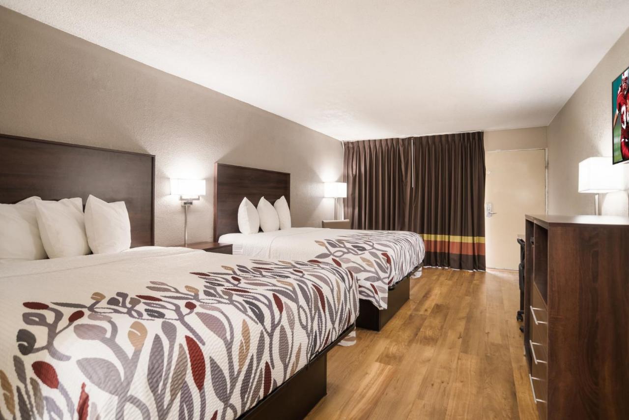 Deluxe Room with Two Queen Beds Non-Smoking at Red Roof Inn Baltimore South - Glen Burnie