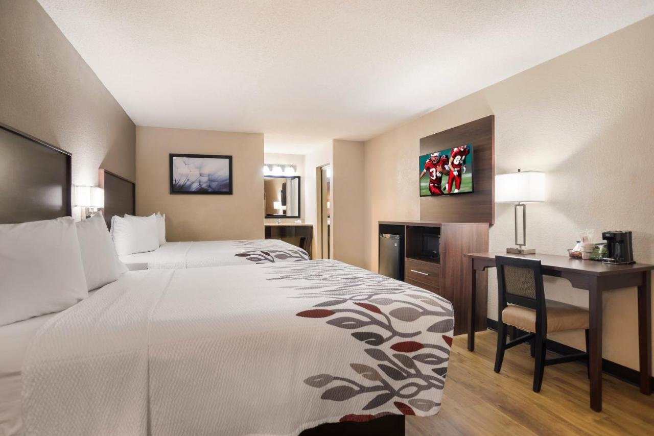 Deluxe Room with Two Queen Beds Non-Smoking at Red Roof Inn Baltimore South - Glen Burnie