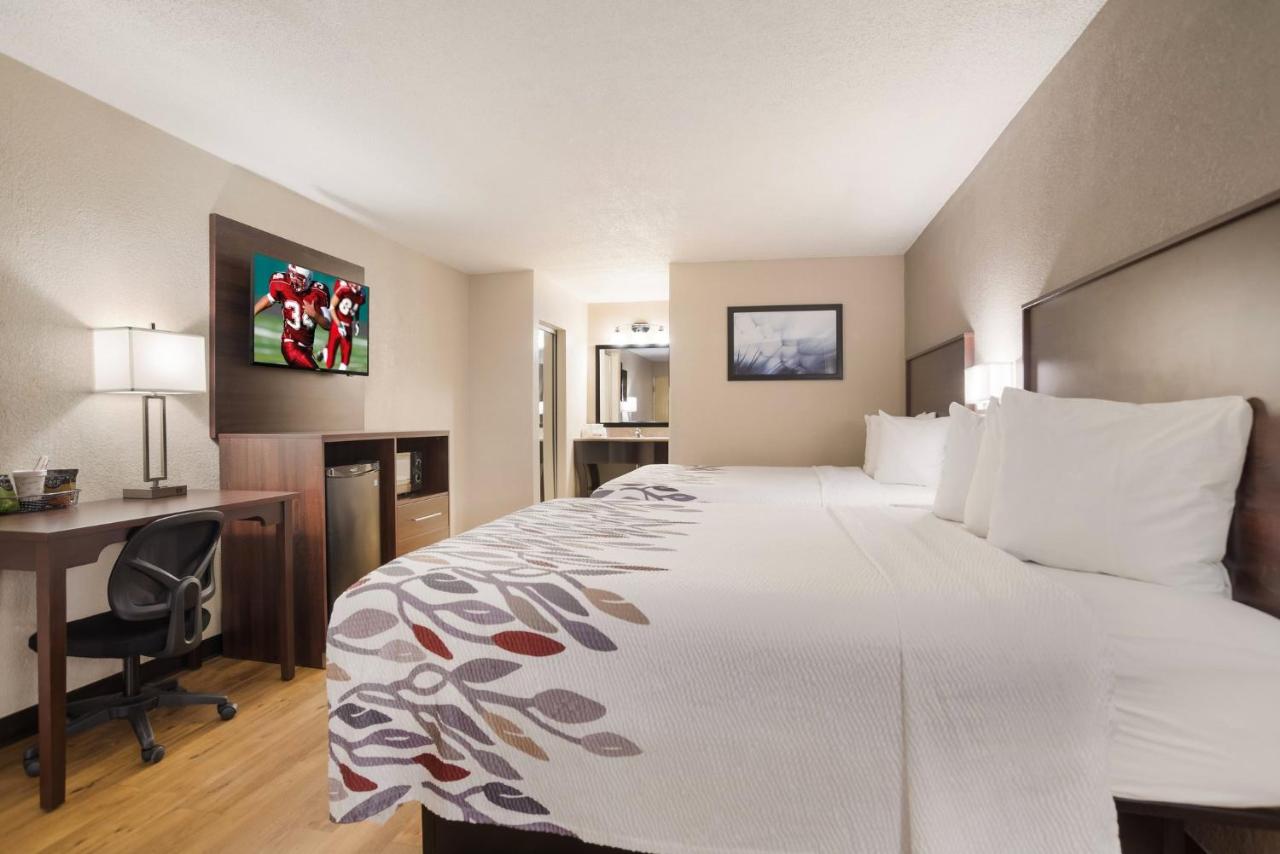 Deluxe Room with Two Queen Beds Non-Smoking at Red Roof Inn Baltimore South - Glen Burnie